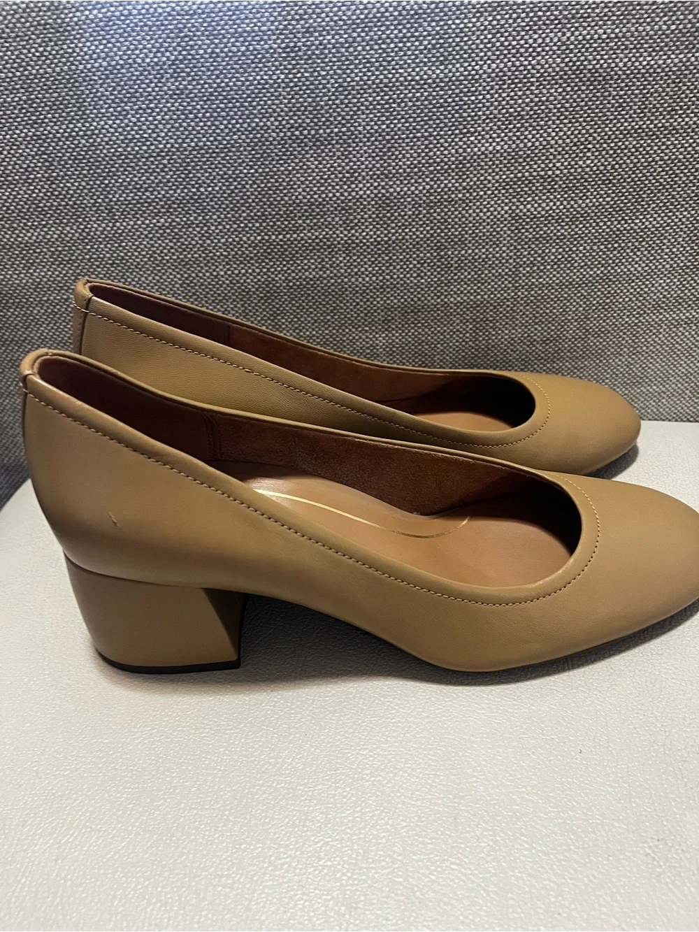 Vionic Carmel Leather Block Heel Pumps Women’s Size 9.5
